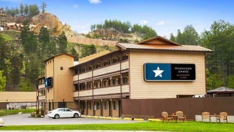 Property building, Property logo or sign, View (from property/room), Mountain view, Parking