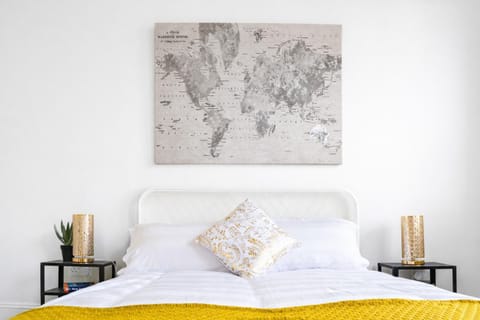 The Ella Fitzgerald - Modern 2 Bedroom Apartment, super close to City Centre Apartment in Cardiff