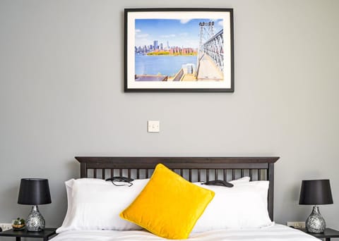 The Ella Fitzgerald - Modern 2 Bedroom Apartment, super close to City Centre Apartment in Cardiff