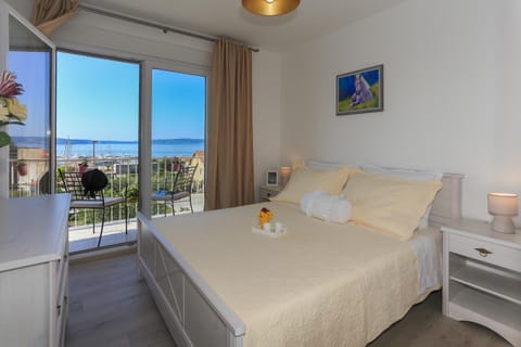 Bed, Photo of the whole room, Bedroom, Sea view