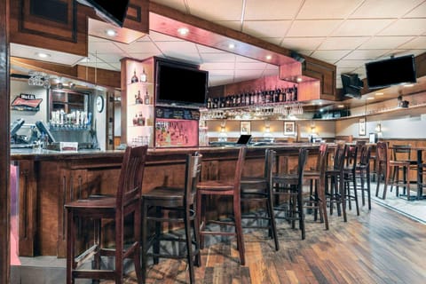 Restaurant/places to eat, Lounge or bar