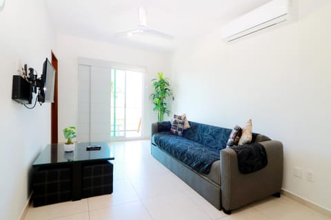 Communal lounge/ TV room, TV and multimedia, Living room, air conditioner