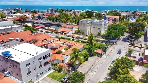 Property building, Day, Neighbourhood, Natural landscape, Bird's eye view, City view, Sea view, Street view, Location, Parking