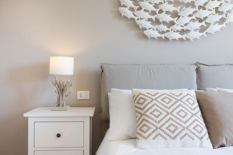 Bed, Photo of the whole room, Decorative detail, Bedroom