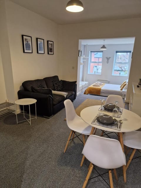 Hereford City - Victory Apartment - Modern Studio In Vibrant Popular Area of Hereford - Hosted by RENTMYHOUSE Apartment in Hereford