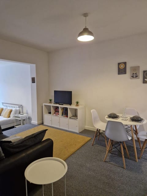 Hereford City - Victory Apartment - Modern Studio In Vibrant Popular Area of Hereford - Hosted by RENTMYHOUSE Apartment in Hereford