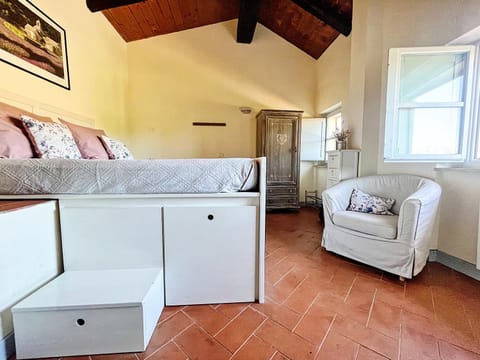 View (from property/room), Decorative detail, Bedroom, wardrobe