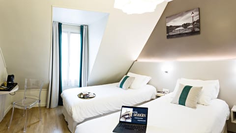 Bed, Bedroom, Quiet street view