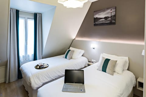 Photo of the whole room, Quiet street view, internet, towels