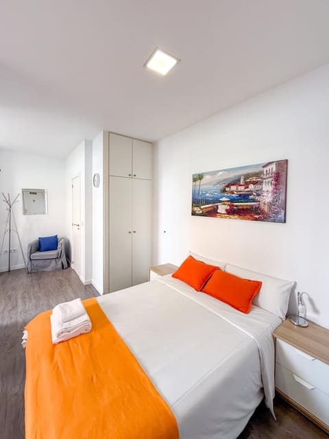 Bed, Photo of the whole room, Bedroom, towels, wardrobe