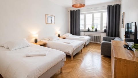 Property building, Bed, Photo of the whole room, Bedroom