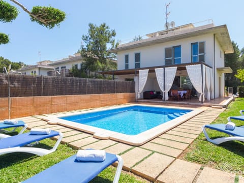Property building, Facade/entrance, Garden, Swimming pool