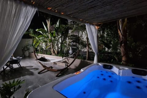 Garden, Hot Tub, Garden view