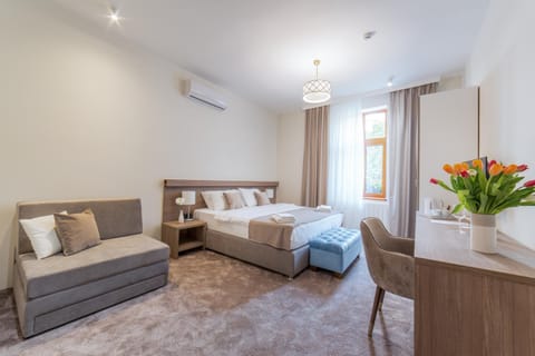 Bed, Quiet street view