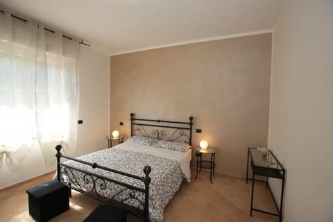Bed, Photo of the whole room, Bedroom, Family