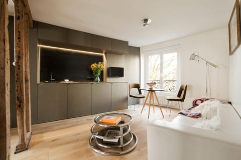 Kitchen or kitchenette, Living room, Seating area