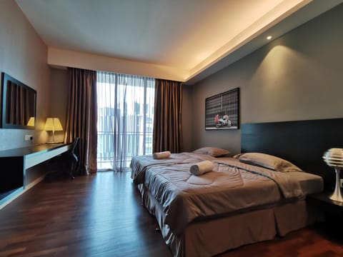 Bed, TV and multimedia, Bedroom, towels