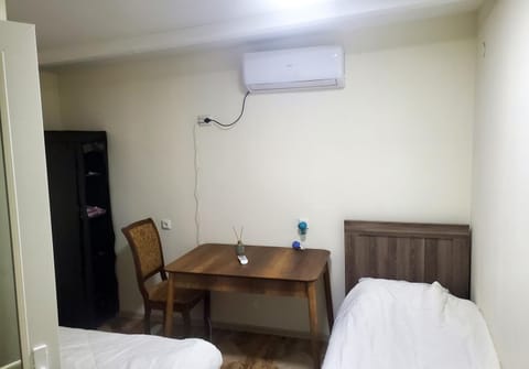 Bed, Photo of the whole room, hair dresser, air conditioner