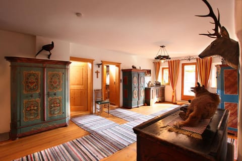 Facade/entrance, Decorative detail