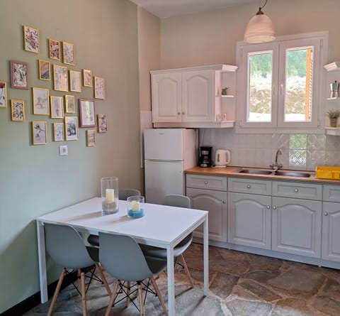 Coffee/tea facilities, Kitchen or kitchenette