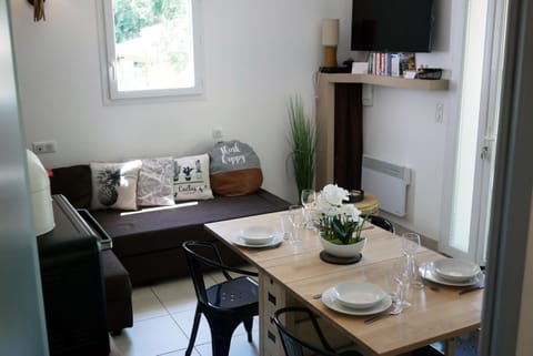 TV and multimedia, Living room, Dining area