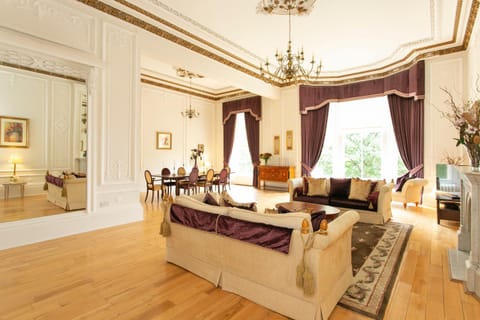 Grand in the Park Apartment in Glasgow