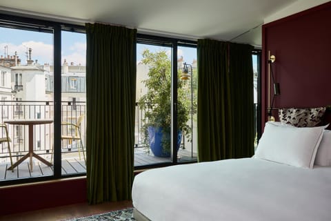 Bed, Balcony/Terrace, Photo of the whole room, Bedroom, City view