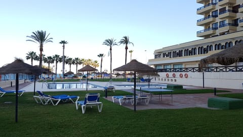 Swimming pool, sunbed