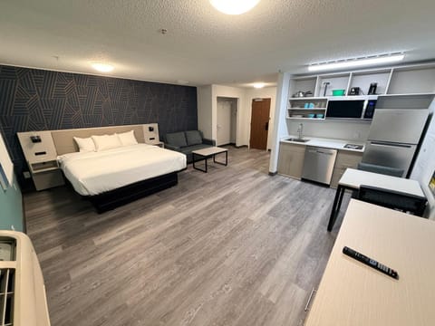 MainStay Suites Indianapolis Northwest - College Park Hotel in Pike Township