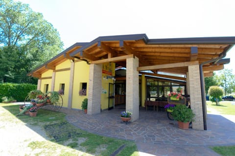 Property building, Facade/entrance, Garden, Garden view