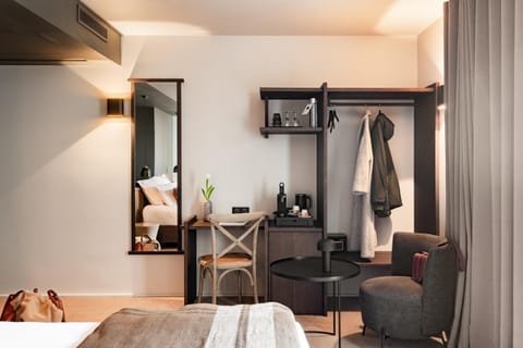 Bed, Living room, Photo of the whole room, Seating area, Bedroom