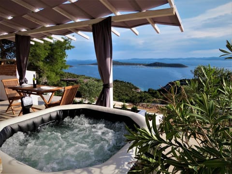 Garden, Hot Tub, Massage, Balcony/Terrace, Spa and wellness centre/facilities, Banquet/Function facilities, Garden view, Mountain view, Sea view, Sea view, Swimming pool, Dinner, Alcoholic drinks, Open Air Bath
