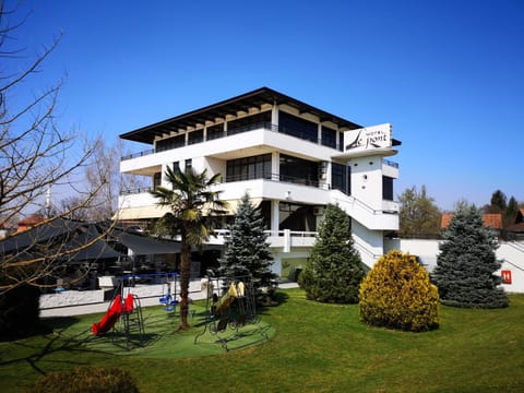 Property building, Day, Garden, Garden view