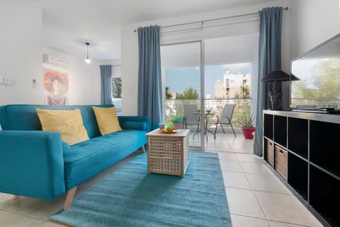 View (from property/room), Balcony/Terrace, Living room, Seating area