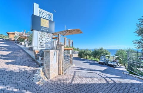 Golden Haven Luxe Bungalow Resort House in Tisno