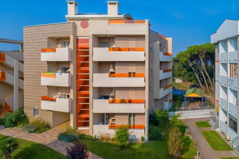 Property building, Day, Bird's eye view, Summer, Garden, View (from property/room), Garden view