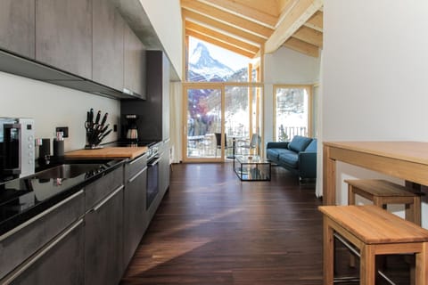 Day, Natural landscape, TV and multimedia, Coffee/tea facilities, Balcony/Terrace, Kitchen or kitchenette, Seating area, Dining area, Garden view, Landmark view, Mountain view