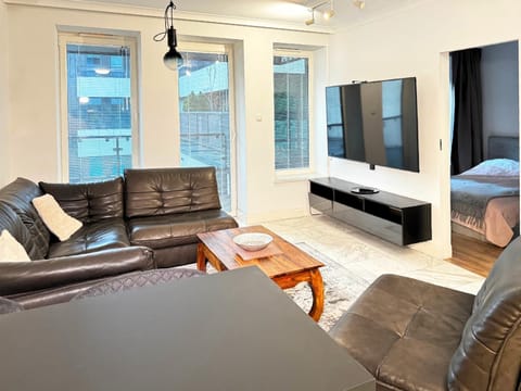 White Marble in Black Pearl Chic City Centre Apartment in Szczecin