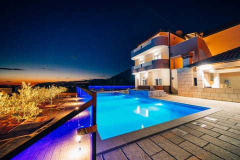Property building, Swimming pool, Swimming pool, Sunrise