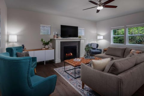 Whispering Woods House in Hillsboro