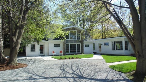 Property building, Patio, Facade/entrance