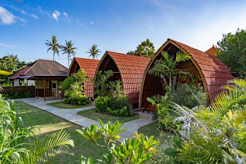 Property building, Facade/entrance, Garden