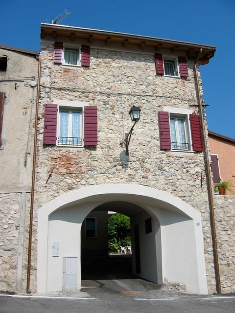 Facade/entrance