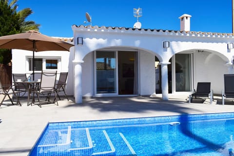 Property building, Facade/entrance, Swimming pool