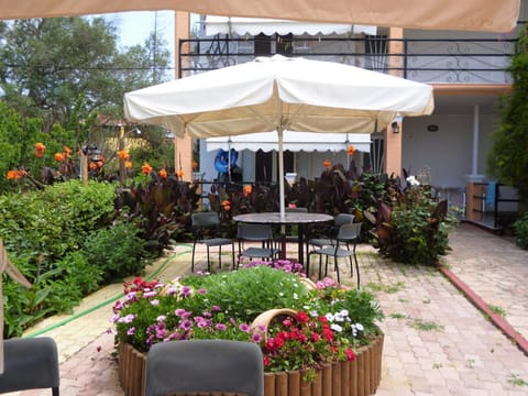 Garden, Seating area