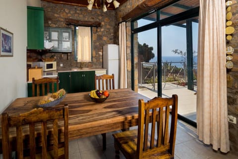 View (from property/room), Kitchen or kitchenette, Seating area, Dining area, Sea view