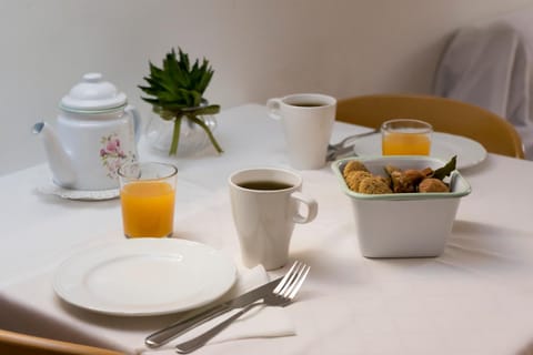 Coffee/tea facilities, Dining area