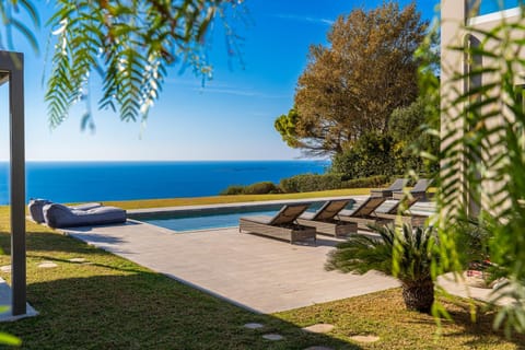 Spring, Day, Natural landscape, Garden, Garden view, Pool view, Sea view, Swimming pool, sunbed