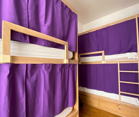 Bedroom, bunk bed