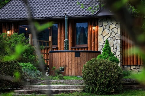House Arupium - HOT TUB Nature lodge in Lika-Senj County
